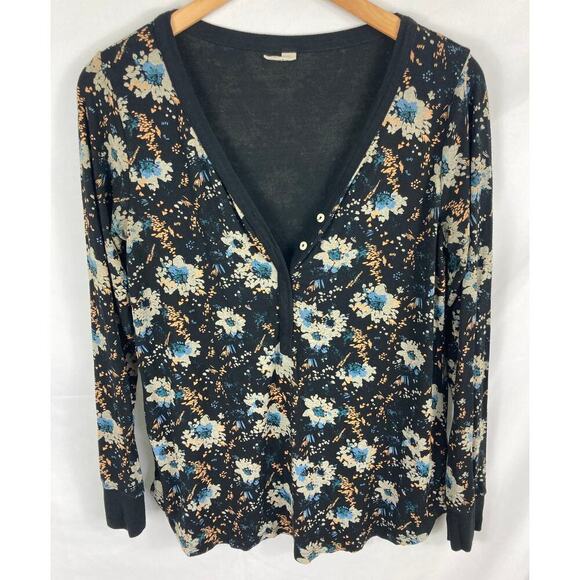 This is J V neck Floral bamboo top Size Small - Picture 1 of 5